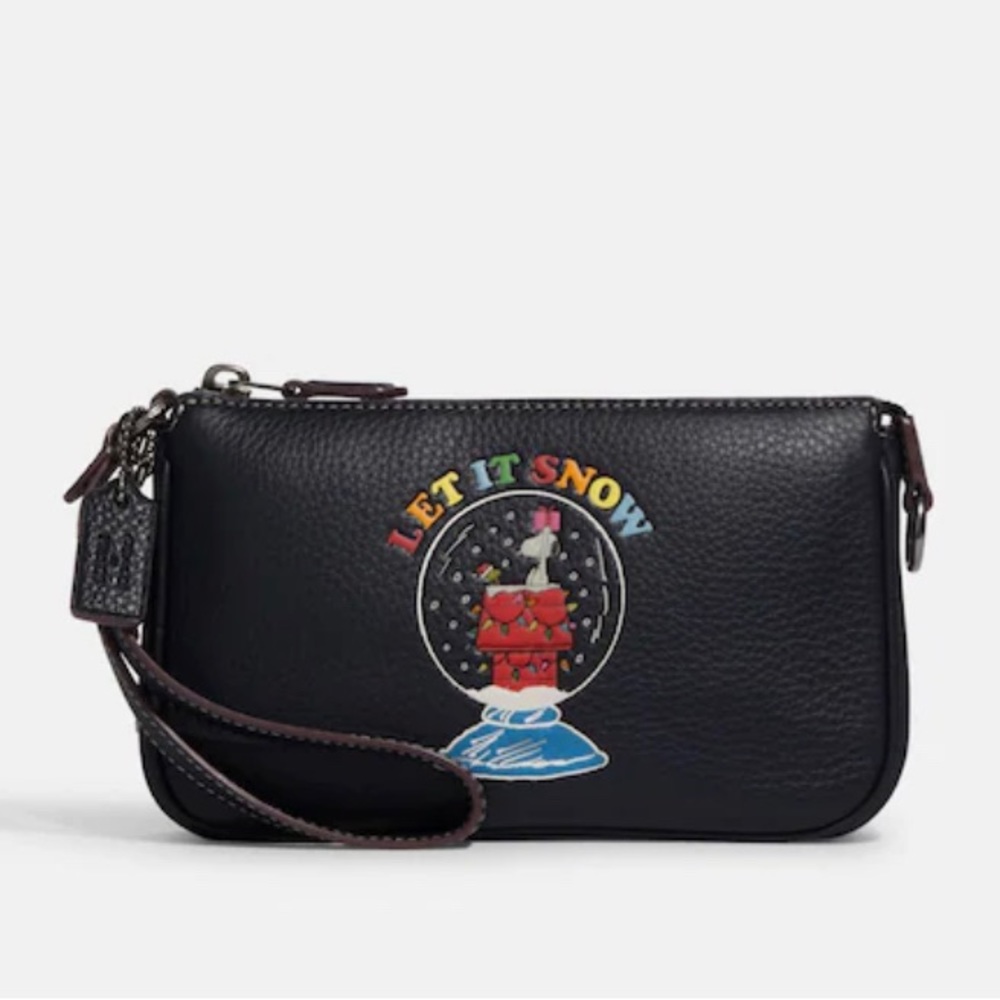 Authentic COACH Pebbled leather Peanut snoopy collection zip shoulder/wristlet - Picture 2 of 15